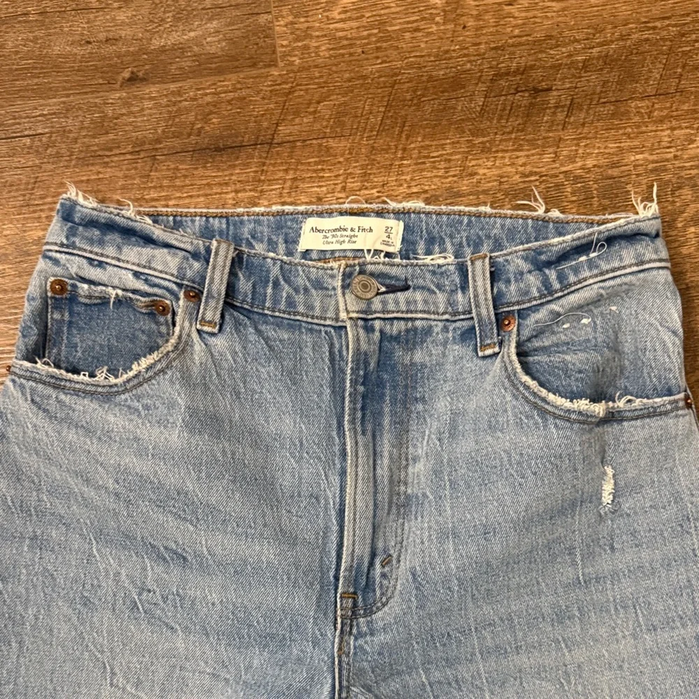 Abercrombie & Fitch ‘90s Straight Ultra High Rise Jean - Picture 3 of 5